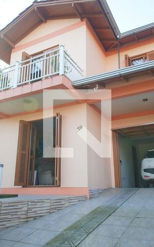 Casa à venda com 249m², 3 quartos e 2 vagasFachada