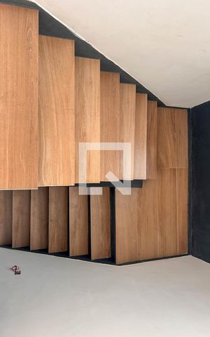 Casa à venda com 144m², 2 quartos e 3 vagasEscada