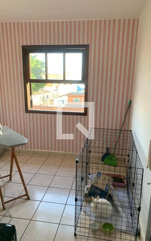 Casa à venda com 200m², 3 quartos e 4 vagas Casa à venda com 200m², 3 quartos e 4 vagasEscritório