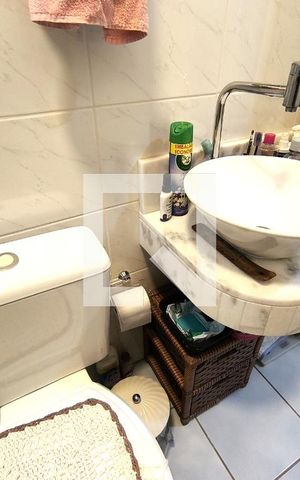 Casa à venda com 103m², 2 quartos e 2 vagas Casa à venda com 103m², 2 quartos e 2 vagasBanheiro