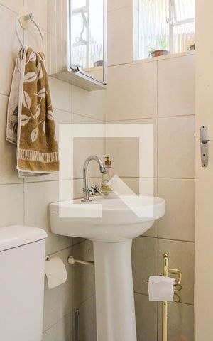 Casa à venda com 180m², 2 quartos e 2 vagasBanheiro área de serviço