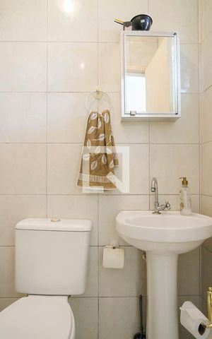 Casa à venda com 180m², 2 quartos e 2 vagasBanheiro área de serviço