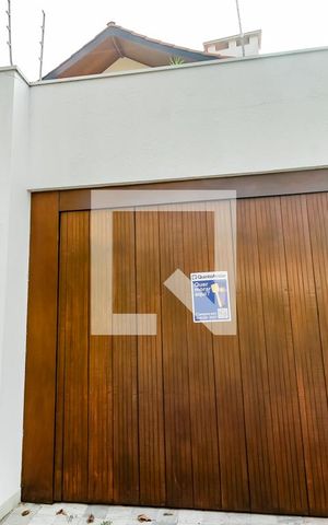 Casa à venda com 430m², 4 quartos e 3 vagas Casa à venda com 430m², 4 quartos e 3 vagasGaragem
