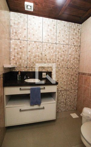 Casa à venda com 140m², 4 quartos e 2 vagas Casa à venda com 140m², 4 quartos e 2 vagasLavabo