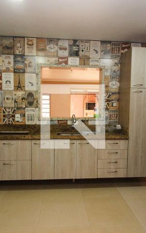 Casa à venda com 140m², 4 quartos e 2 vagas Casa à venda com 140m², 4 quartos e 2 vagasCozinha