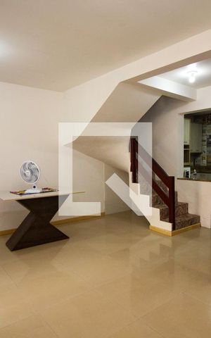 Casa à venda com 140m², 4 quartos e 2 vagas Casa à venda com 140m², 4 quartos e 2 vagasSala