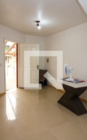 Casa à venda com 140m², 4 quartos e 2 vagas Casa à venda com 140m², 4 quartos e 2 vagasSala