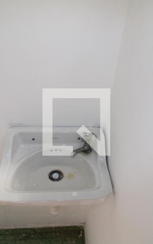 Casa à venda com 110m², 3 quartos e 1 vagaCasa 2 - Área de Serviço - Banheiro