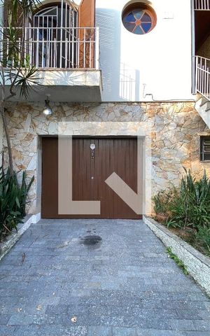Casa à venda com 200m², 3 quartos e 3 vagas Casa à venda com 200m², 3 quartos e 3 vagasGaragem