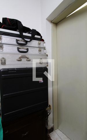 Casa à venda com 200m², 3 quartos e 3 vagasBanheiro da garagem