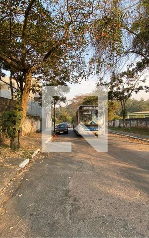 Casa à venda com 200m², 3 quartos e 3 vagas Casa à venda com 200m², 3 quartos e 3 vagasVista da Rua