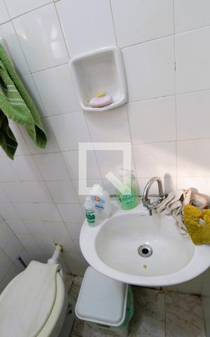 Casa à venda com 200m², 3 quartos e 3 vagasBanheiro da garagem