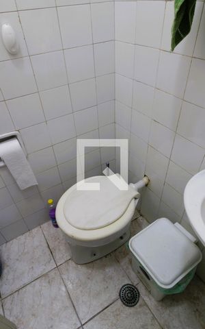 Casa à venda com 200m², 3 quartos e 3 vagasBanheiro da garagem