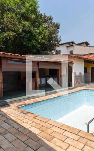 Casa à venda com 250m², 5 quartos e 4 vagas Casa à venda com 250m², 5 quartos e 4 vagasPiscina