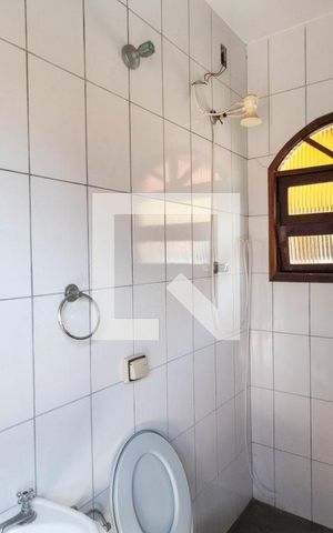 Casa à venda com 250m², 5 quartos e 4 vagas Casa à venda com 250m², 5 quartos e 4 vagasBanheiro 4