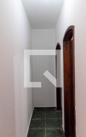 Casa à venda com 250m², 5 quartos e 4 vagas Casa à venda com 250m², 5 quartos e 4 vagasCorredor