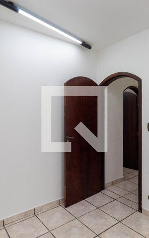 Casa à venda com 250m², 5 quartos e 4 vagas Casa à venda com 250m², 5 quartos e 4 vagasEscritório