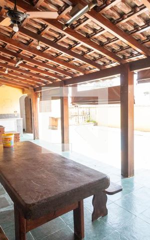 Casa à venda com 250m², 5 quartos e 4 vagas Casa à venda com 250m², 5 quartos e 4 vagasÁrea comum