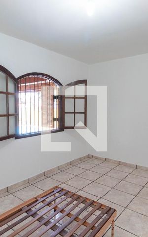 Casa à venda com 250m², 5 quartos e 4 vagas Casa à venda com 250m², 5 quartos e 4 vagasQuarto 2