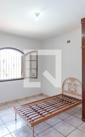 Casa à venda com 250m², 5 quartos e 4 vagas Casa à venda com 250m², 5 quartos e 4 vagasQuarto 3