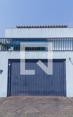Casa para alugar com 400m², 3 quartos e 4 vagasFachada
