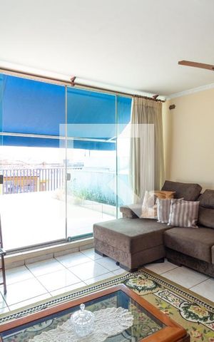 Casa para alugar com 400m², 3 quartos e 4 vagasSala