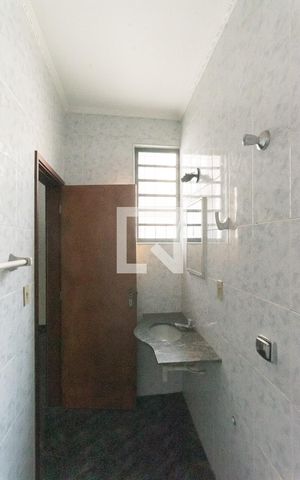 Casa para alugar com 120m², 2 quartos e sem vaga Casa para alugar com 120m², 2 quartos e sem vagaBanheiro da Suíte