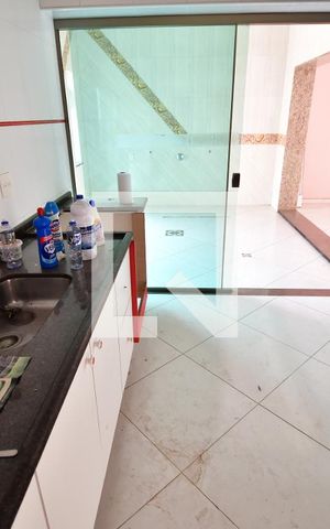 Casa para alugar com 500m², 6 quartos e 8 vagasCozinha