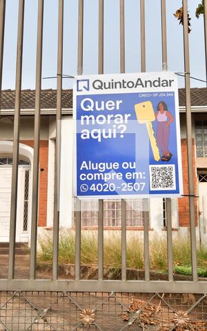 Casa para alugar com 500m², 6 quartos e 8 vagasFachada