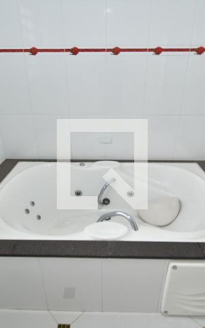 Casa para alugar com 500m², 6 quartos e 8 vagasBanheiro 2