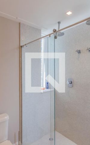Apartamento à venda com 183m², 3 quartos e 4 vagas Apartamento à venda com 183m², 3 quartos e 4 vagasBanheiro da Suíte 1