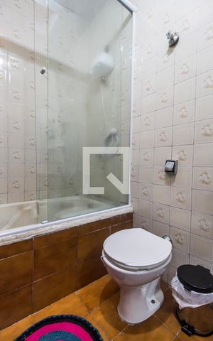 Casa à venda com 325m², 4 quartos e 2 vagasBanheiro da Suíte