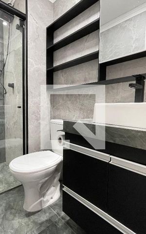 Apartamento à venda com 40m², 2 quartos e 1 vaga Apartamento à venda com 40m², 2 quartos e 1 vagaBanheiro Social