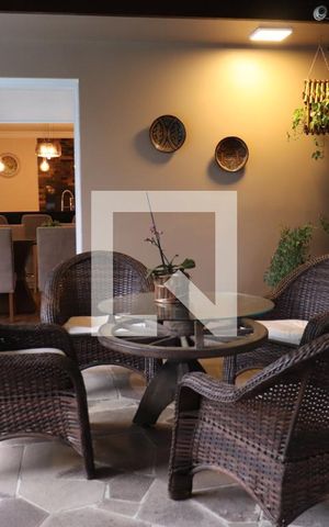Casa à venda com 321m², 4 quartos e 4 vagasArea conum