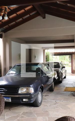 Casa à venda com 321m², 4 quartos e 4 vagasPiscina