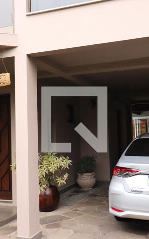 Casa à venda com 321m², 4 quartos e 4 vagasFachada