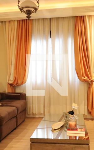 Casa à venda com 321m², 4 quartos e 4 vagasSala