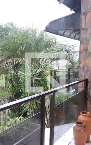 Casa à venda com 321m², 4 quartos e 4 vagasSacada da suíte
