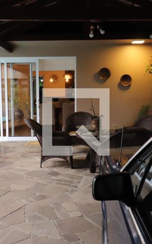 Casa à venda com 321m², 4 quartos e 4 vagasGaragem