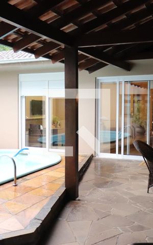 Casa à venda com 321m², 4 quartos e 4 vagasGaragem