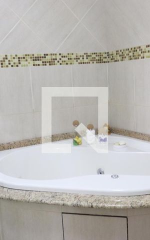 Casa à venda com 321m², 4 quartos e 4 vagasBanheiro da suíte