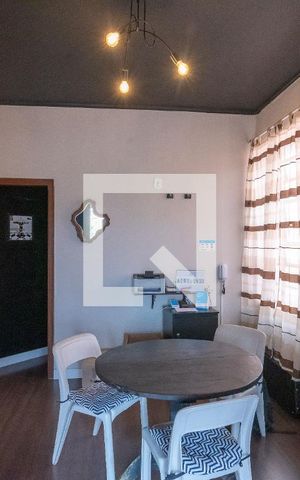 Casa à venda com 290m², 3 quartos e 3 vagas Casa à venda com 290m², 3 quartos e 3 vagasSala