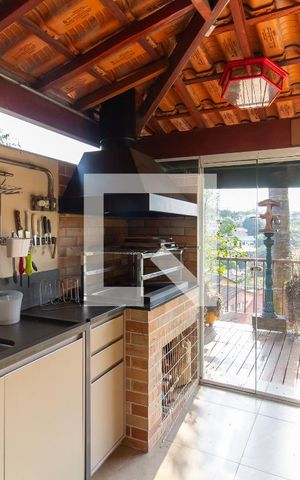 Casa à venda com 360m², 3 quartos e 3 vagas Casa à venda com 360m², 3 quartos e 3 vagasEspaço Gourmet