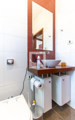 Casa à venda com 360m², 3 quartos e 3 vagas Casa à venda com 360m², 3 quartos e 3 vagasBanheiro 1