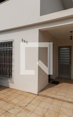 Casa à venda com 133m², 3 quartos e 3 vagas Casa à venda com 133m², 3 quartos e 3 vagasÁrea Externa