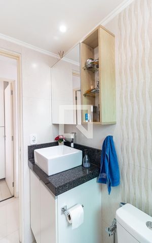Apartamento à venda com 46m², 2 quartos e 1 vaga Apartamento à venda com 46m², 2 quartos e 1 vagaBanheiro