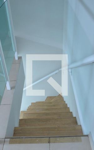 Apartamento para alugar com 104m², 2 quartos e 2 vagasEscada