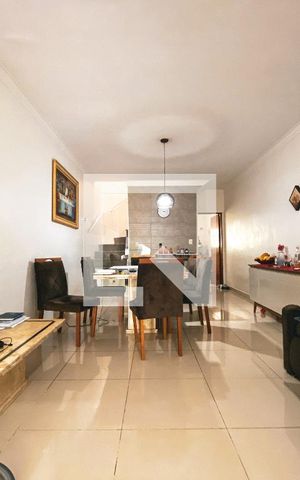 Casa à venda com 110m², 3 quartos e 2 vagasSala