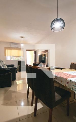 Casa à venda com 110m², 3 quartos e 2 vagasSala