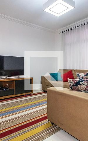Casa à venda com 280m², 3 quartos e 2 vagas Casa à venda com 280m², 3 quartos e 2 vagasSala